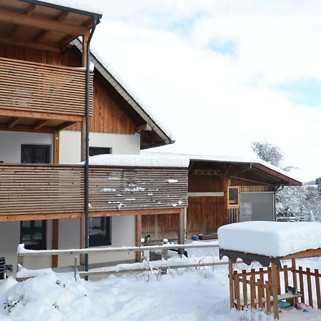 Ferienwohnung Biohof Auinger, Der Tiererlebnishof Aurach am Hongar Exterior foto