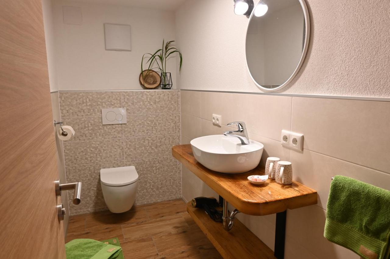 Ferienwohnung Biohof Auinger, Der Tiererlebnishof Aurach am Hongar Exterior foto