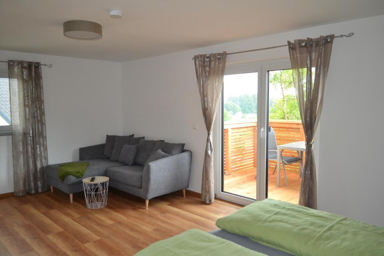 Ferienwohnung Biohof Auinger, Der Tiererlebnishof Aurach am Hongar Exterior foto