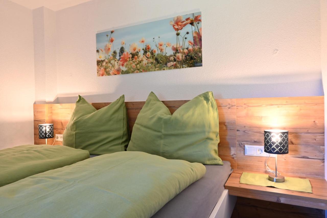 Ferienwohnung Biohof Auinger, Der Tiererlebnishof Aurach am Hongar Exterior foto