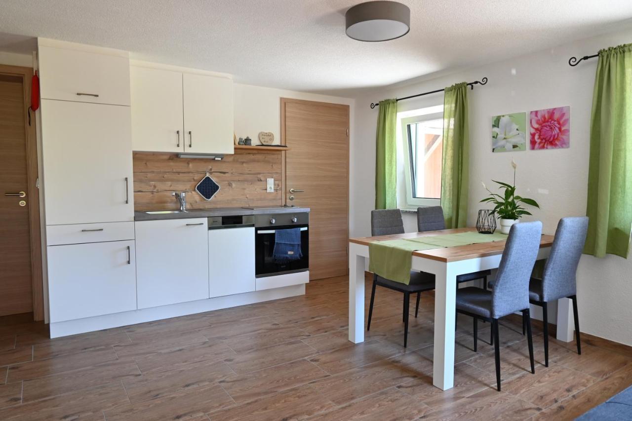 Ferienwohnung Biohof Auinger, Der Tiererlebnishof Aurach am Hongar Exterior foto