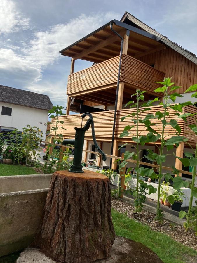 Ferienwohnung Biohof Auinger, Der Tiererlebnishof Aurach am Hongar Exterior foto